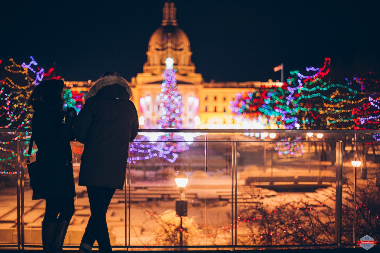 edmonton-christmas-street-photography-liights-couple-bokeh-rob-moses-photography-portland-calgary-vancouver-seattle-spokane-photographer-wa-bc-native-american-tlingit-ojibaway-famous-un-celebrity-cana